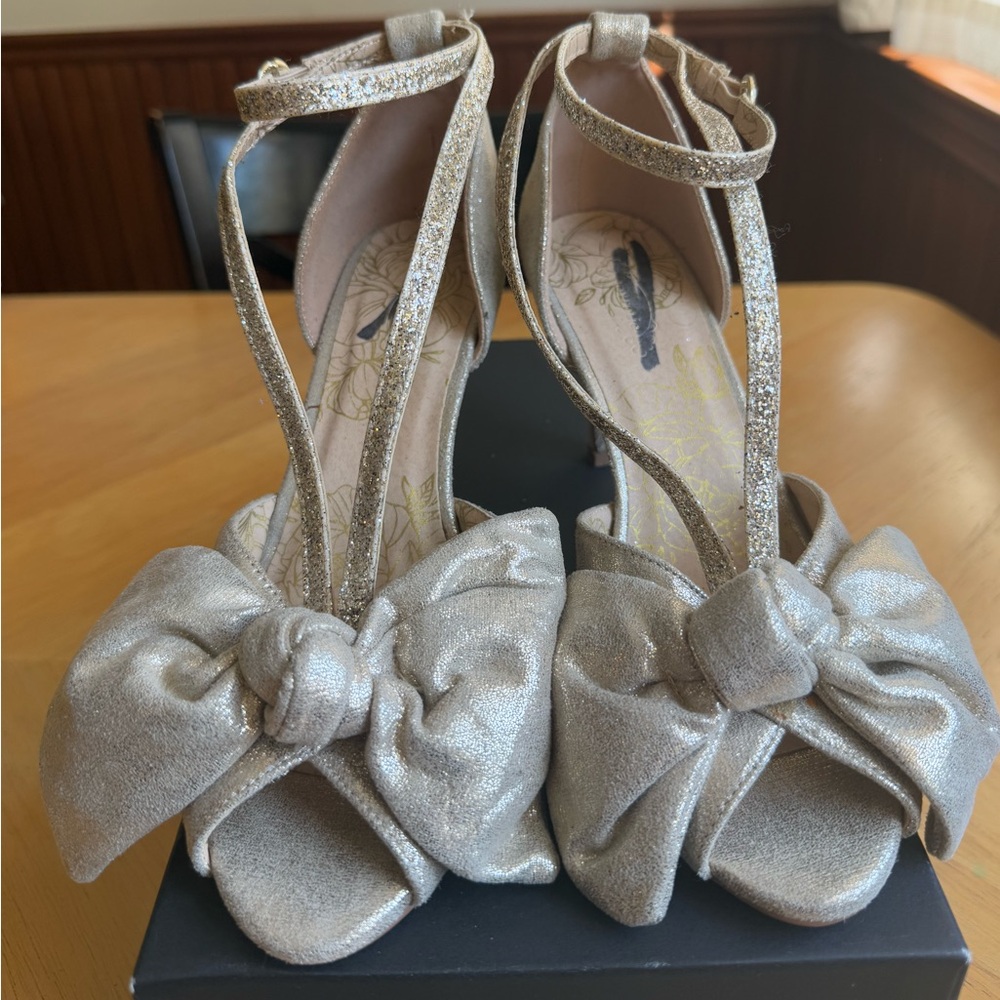 Joyfolie Champagne Glitter Heels Size 8.5 Lucinda Like New Holiday Heels